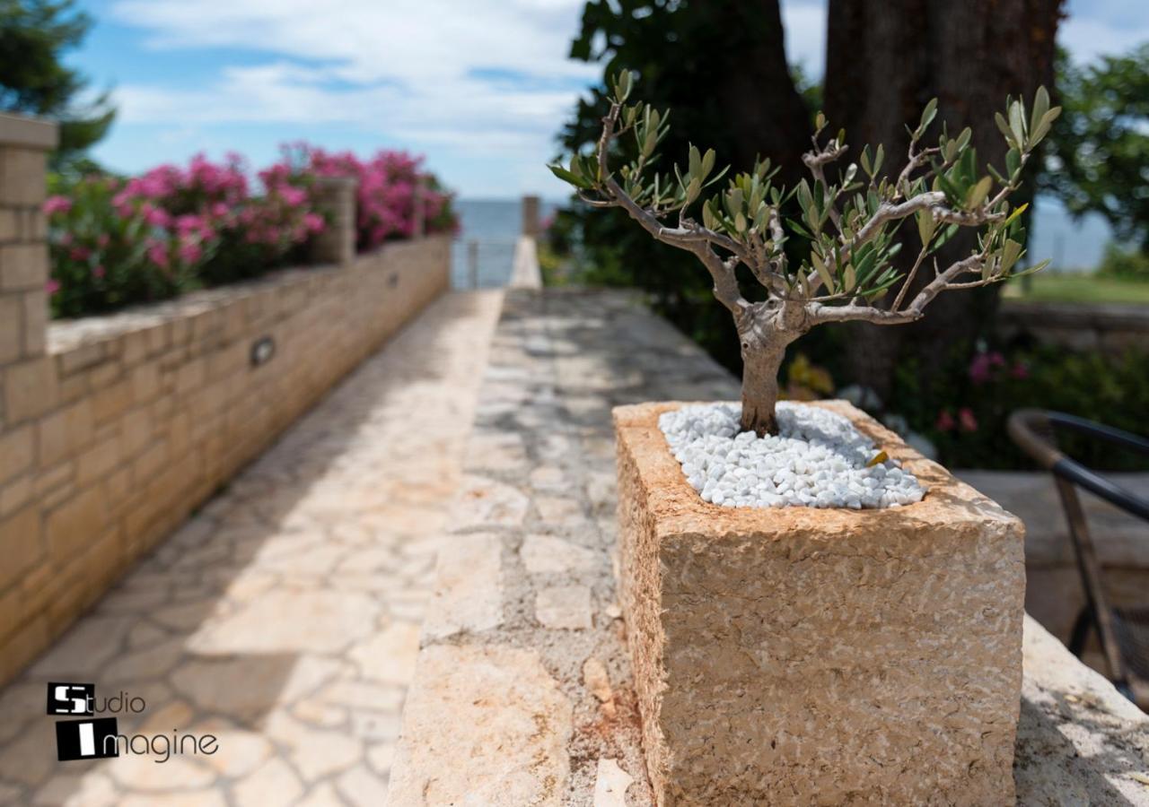 Charming Stone Cottage By The Sea ウマグ エクステリア 写真