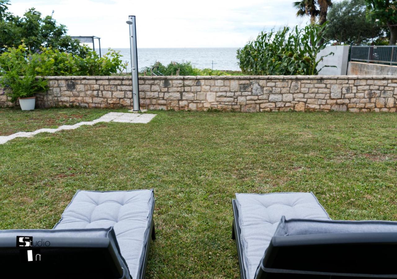 Charming Stone Cottage By The Sea ウマグ エクステリア 写真